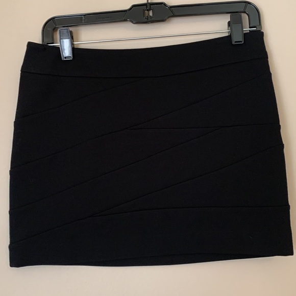Express women’s mini skirt. - Picture 2 of 5